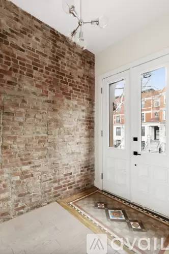 Main picture of 451 Hancock St