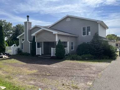 Main picture of 173 Waverly Ave