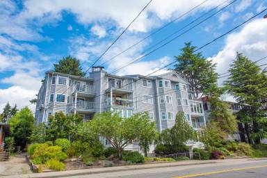 Main picture of 722 N 85th St