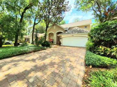 Main picture of 2214 Green Oaks Ln