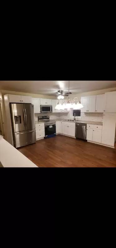 Main picture of 325 Hall St