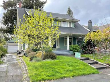 Main picture of 515 NE Floral Pl