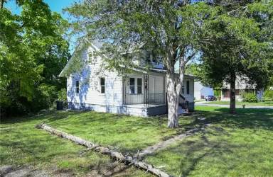 Main picture of 437 Crown Ave