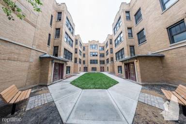 Main picture of 2618-26 N Rockwell St