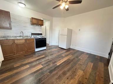 Main picture of 800 W 12th St