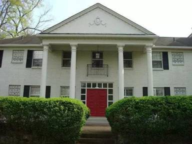 Main picture of 450 Bowling Ave