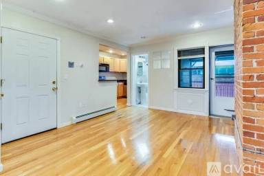 Main picture of 12 Pompeii St
