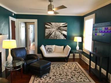 Main picture of 515 E Montgomery St