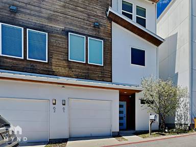 Main picture of 3007 E 12th St