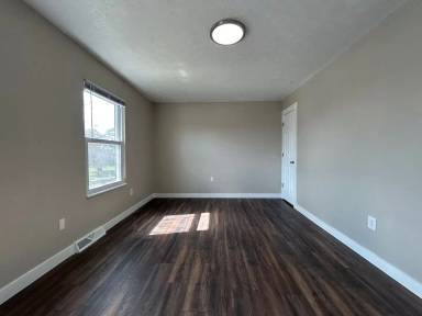 Main picture of 5586 Chatford Dr