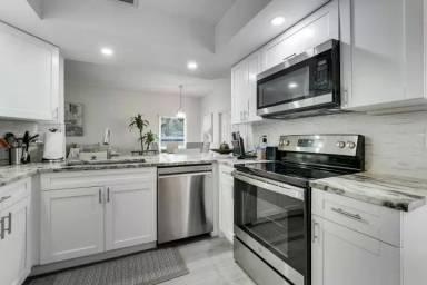 Main picture of 7860 Seville Pl