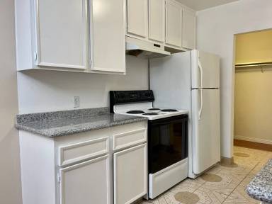 Main picture of 1735 N Fuller Ave