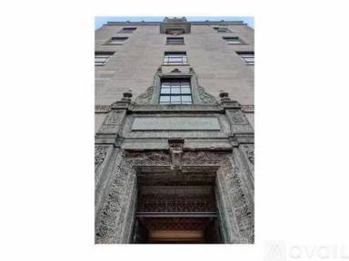 Main picture of 703 Carondelet St