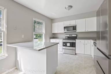 Main picture of 450 Evesham Ave