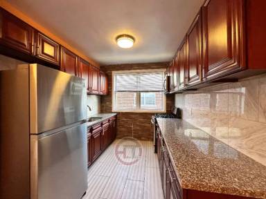 Main picture of 2016 Colonial Ave