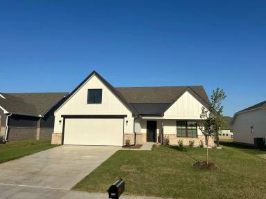 Main picture of 6907 S Indianwood Ave