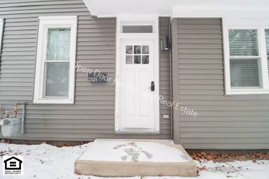 Main picture of 2321 Fox Ave