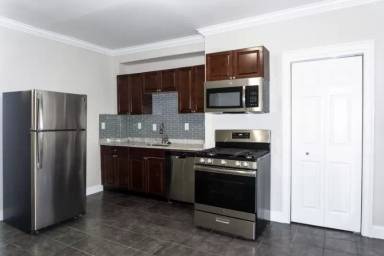 Main picture of 101 Chelsea St