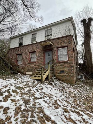 Main picture of 208 College St
