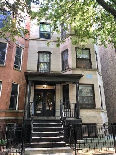 Main picture of 821 W Newport Ave