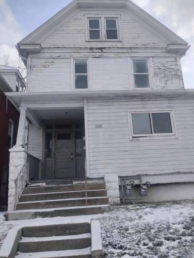 Main picture of 1800 Victoria Ave