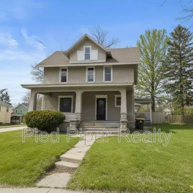 Main picture of 943 S Galena Ave