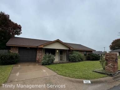 Main picture of 102 Lochness Cir