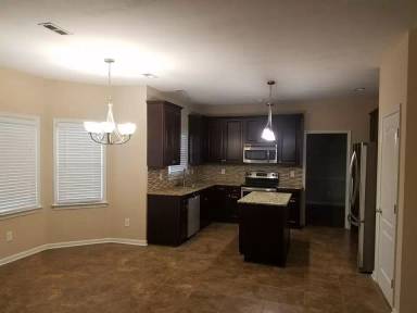 Main picture of 4 Canterbury Ct
