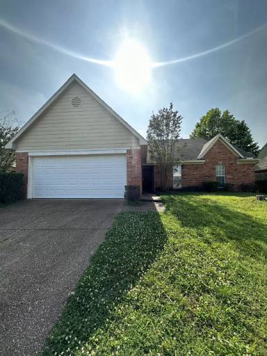 Main picture of 2715 Longshadow Ln