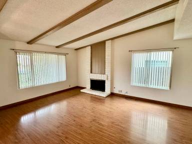 Main picture of 6630 Sora St