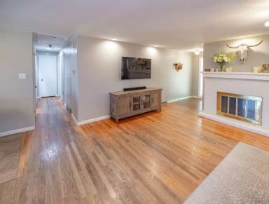 Main picture of 2900 S Jay St