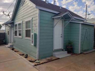 Main picture of 3025 Myers St