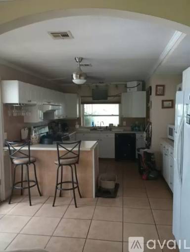 Main picture of 4940 SW 7th Avenue Rd