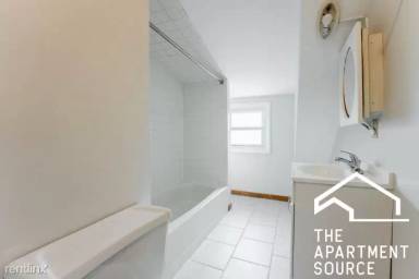 Main picture of 1244 W Diversey Pkwy