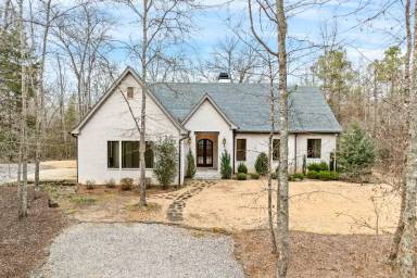Main picture of 323 Lee Road 88