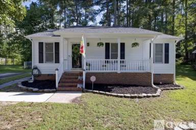 Main picture of 8 Olde Tavern Dr