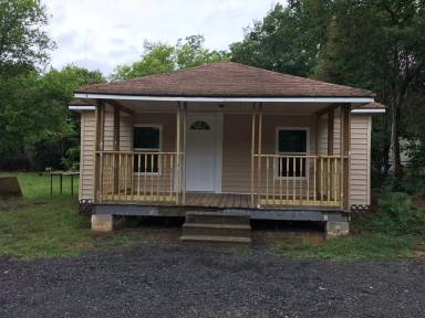 Main picture of 141 Circle Dr