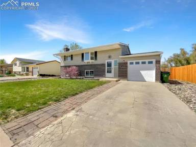 Main picture of 555 Avenida del Cielo