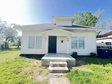 Main picture of 908 NW 95th St