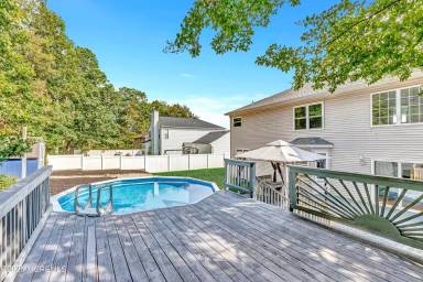 Main picture of 66 Diamond Ln