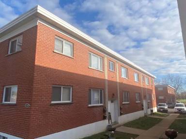 Main picture of 807 W Courtois St