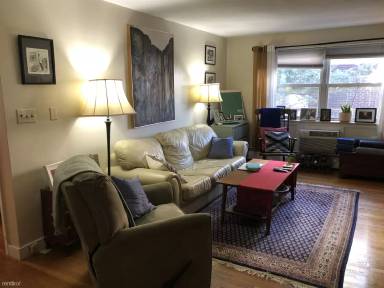 Main picture of 8 Commonwealth Ct