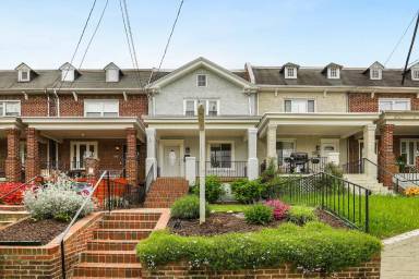 Main picture of 326 Emerson St NW