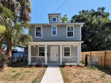 Main picture of 835 Oakley St