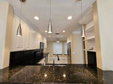 Main picture of 7526 Pinewalk Dr S