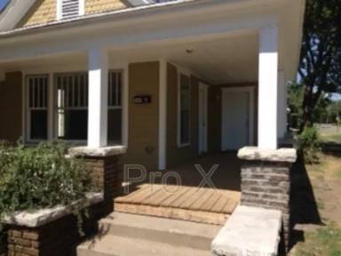 Main picture of 202 W 7th St