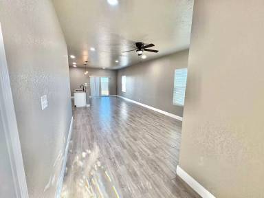 Main picture of 1040 E Glorietta Dr
