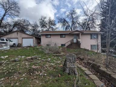 Main picture of 206 Cherry St