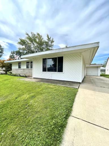 Main picture of 5311 Algonquin Trl