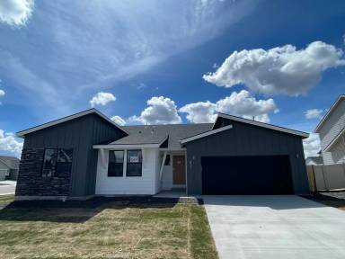 Main picture of 631 W Wolf Willow St